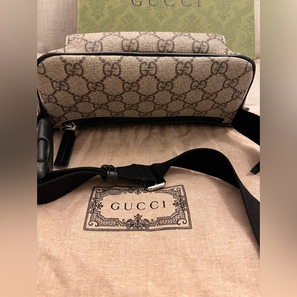 Gucci Supreme Belt Bag - Picture 13 of 14